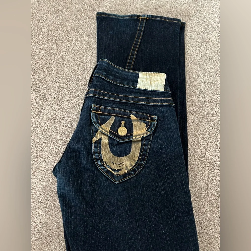 True Religion Joey Gold Foil Pocket Twisted Hem Slim Flare Jeans – Dark Wash - Picture 11 of 13